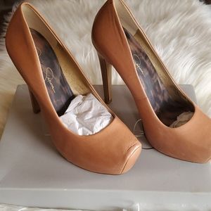 Jessica Simpson "Landy" platform pump